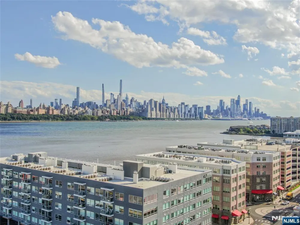 15 Somerset Lane 514 Edgewater, NJ 07020