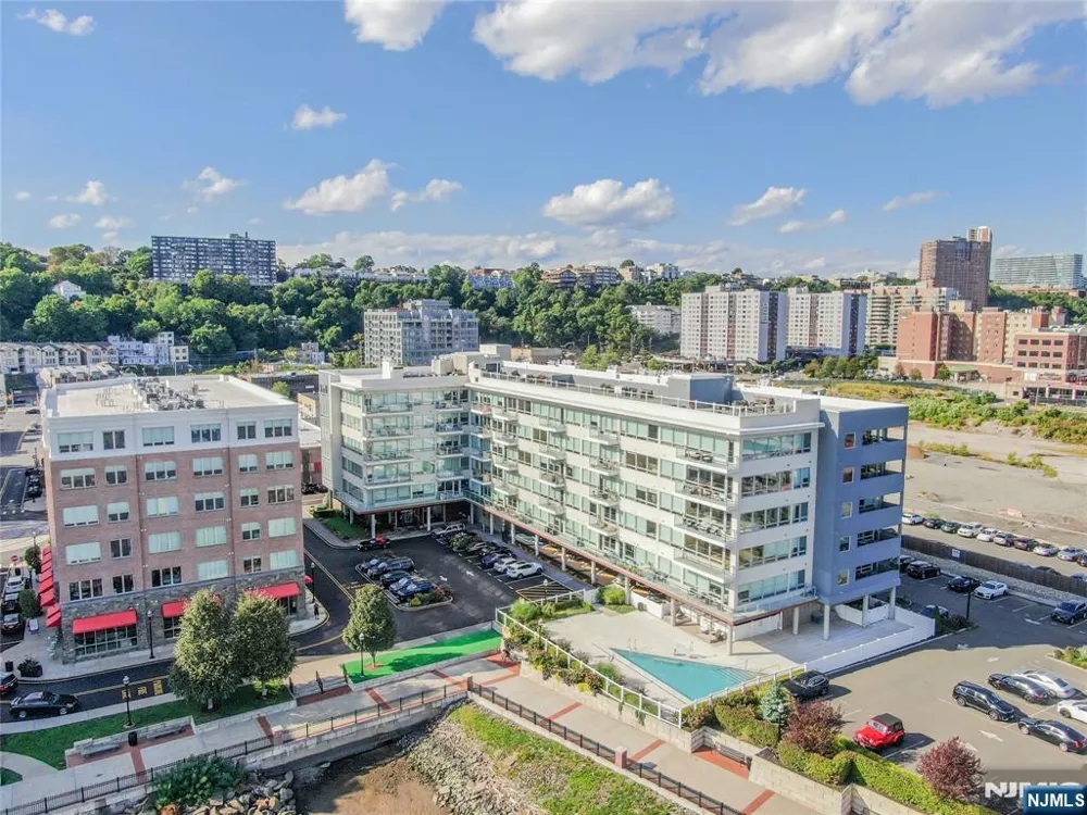 15 Somerset Lane 514 Edgewater, NJ 07020