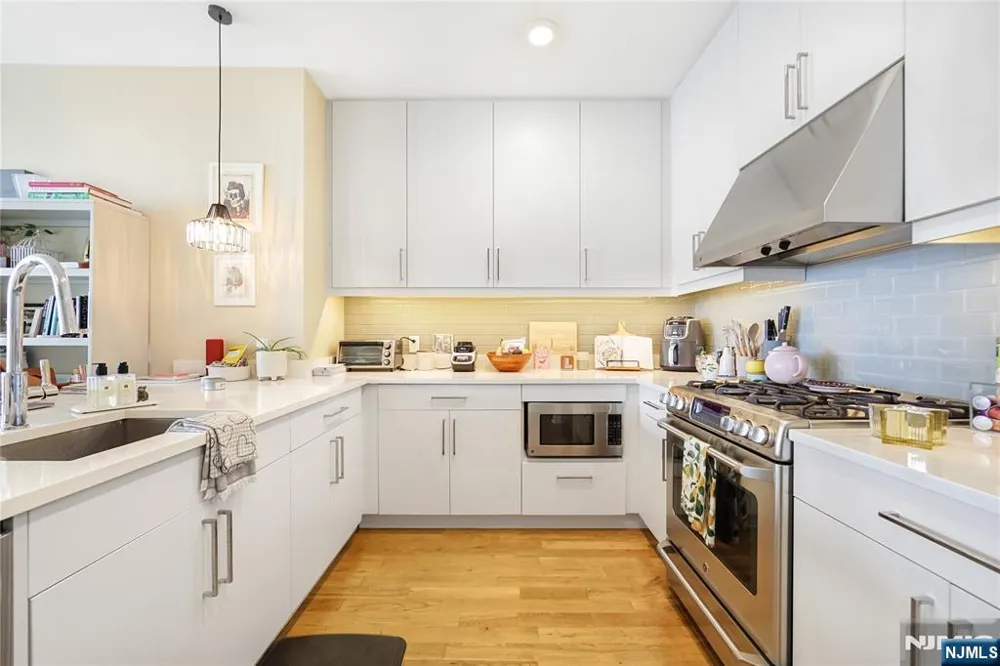 15 Somerset Lane 514 Edgewater, NJ 07020