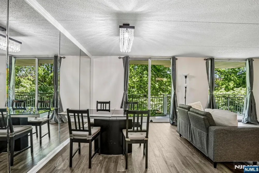 1077 River Road 211 Edgewater, NJ 07020