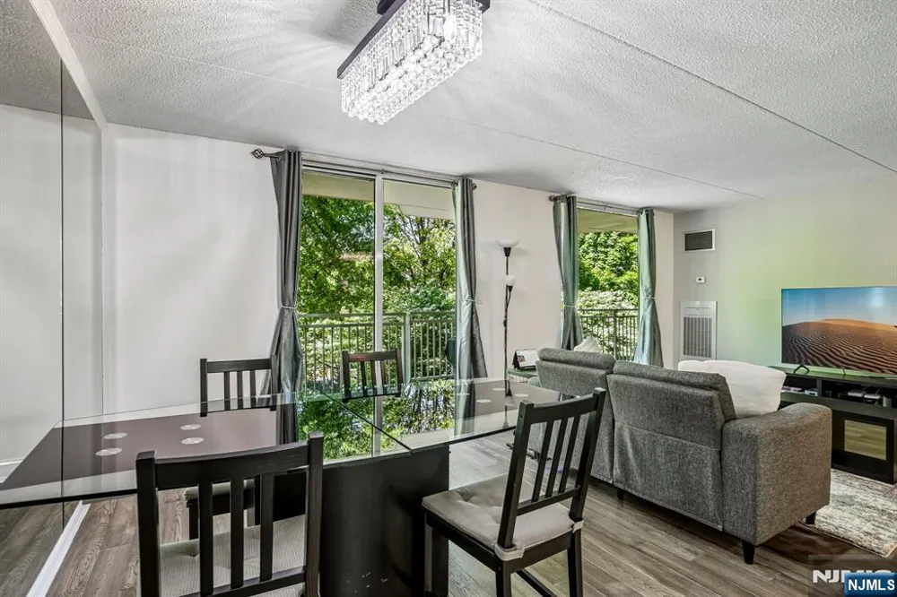 1077 River Road 211 Edgewater, NJ 07020