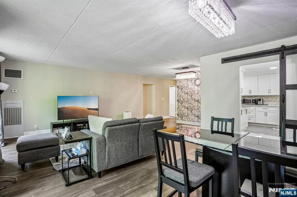 1077 River Road 211 Edgewater, NJ 07020