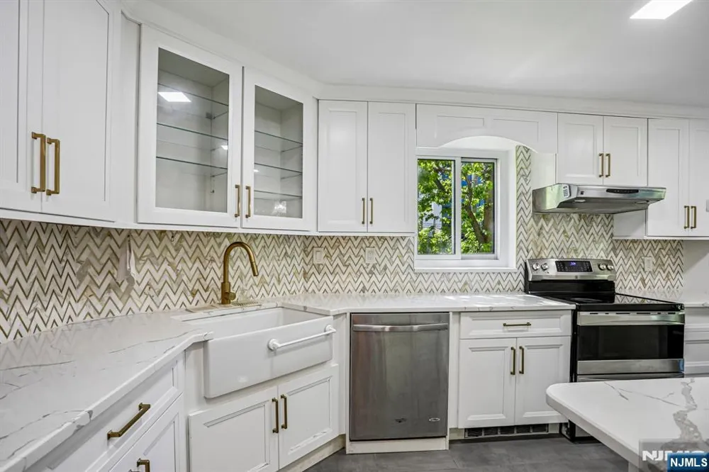 1077 River Road 211 Edgewater, NJ 07020