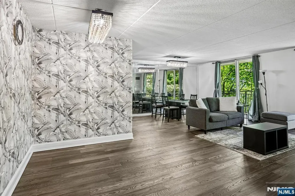 1077 River Road 211 Edgewater, NJ 07020