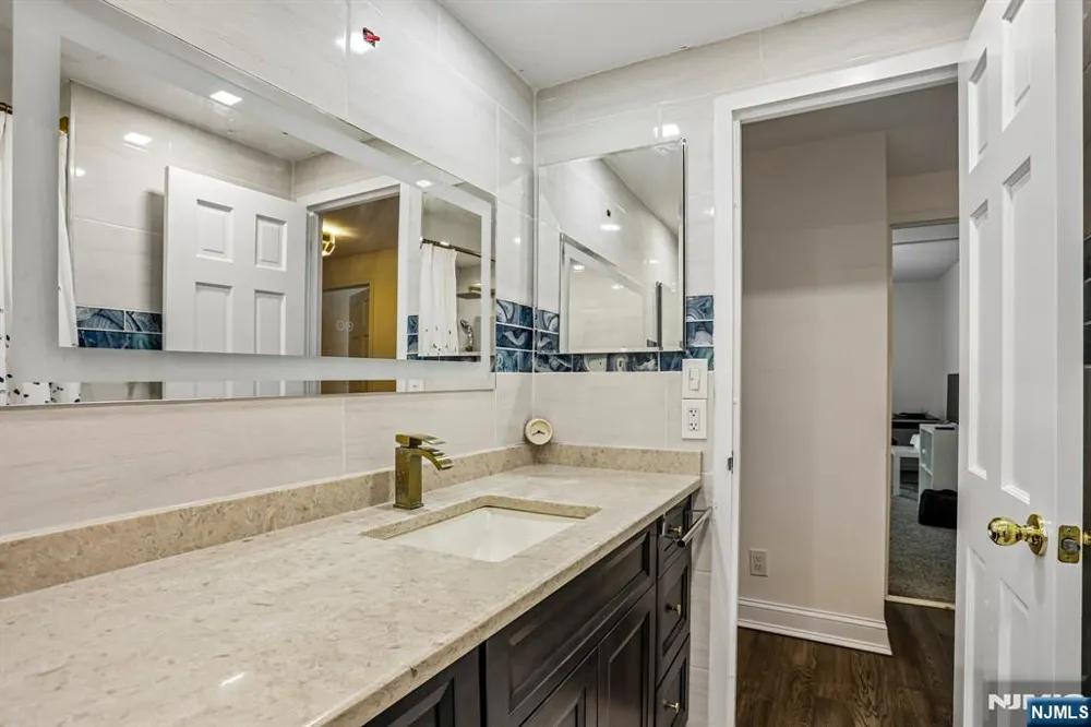 1077 River Road 211 Edgewater, NJ 07020