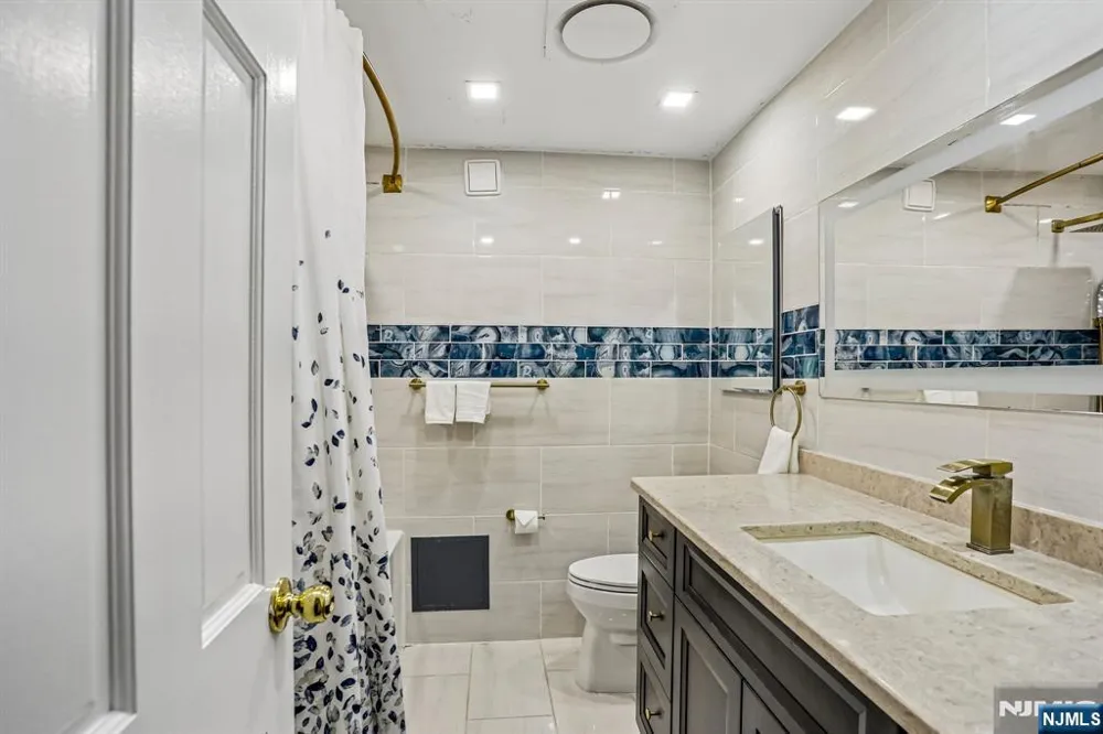 1077 River Road 211 Edgewater, NJ 07020