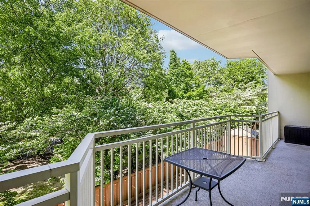 1077 River Road 211 Edgewater, NJ 07020