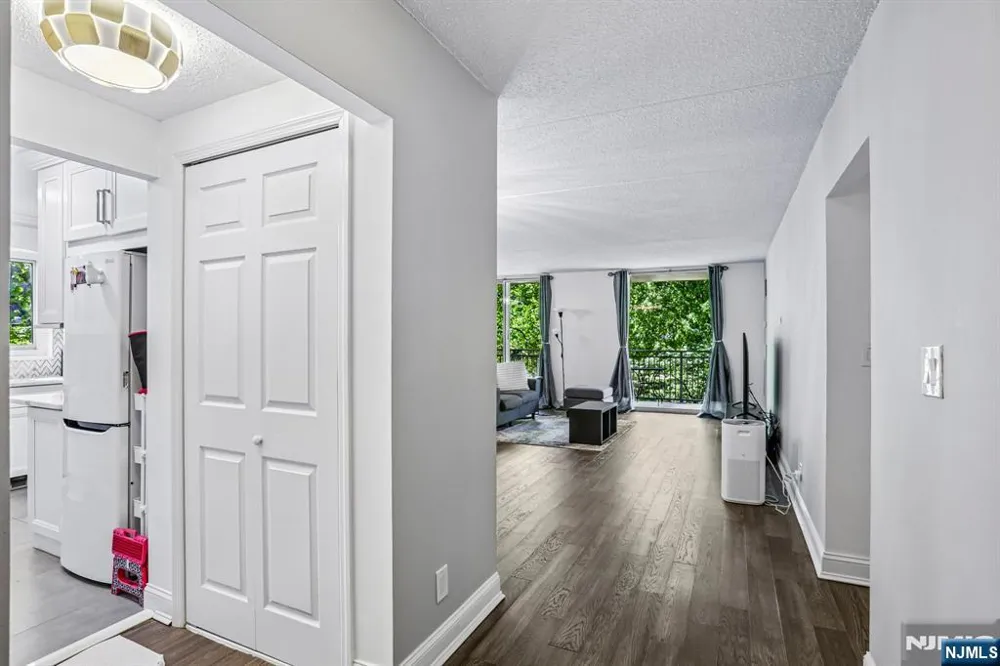 1077 River Road 211 Edgewater, NJ 07020
