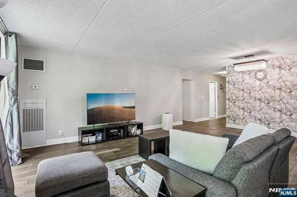 1077 River Road 211 Edgewater, NJ 07020