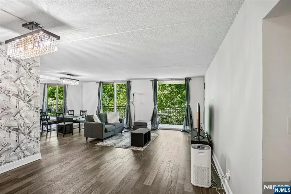 1077 River Road 211 Edgewater, NJ 07020