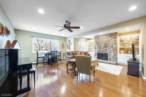 21 Foxwood Dr