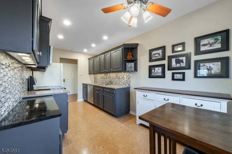 21 Foxwood Dr Morris Plains, NJ 07950