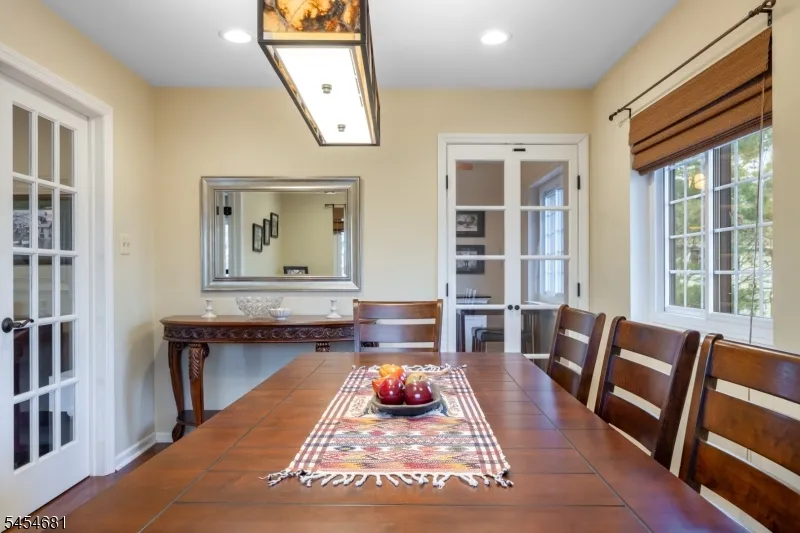 21 Foxwood Dr Morris Plains, NJ 07950