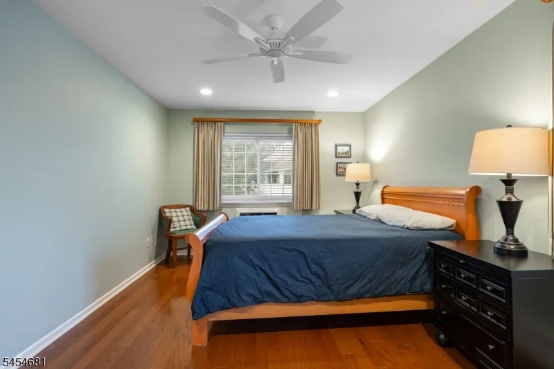21 Foxwood Dr Morris Plains, NJ 07950