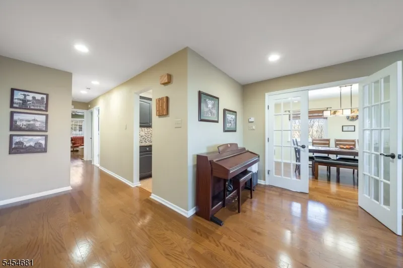 21 Foxwood Dr Morris Plains, NJ 07950