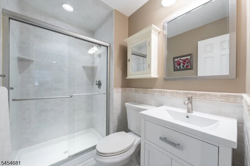 21 Foxwood Dr Morris Plains, NJ 07950