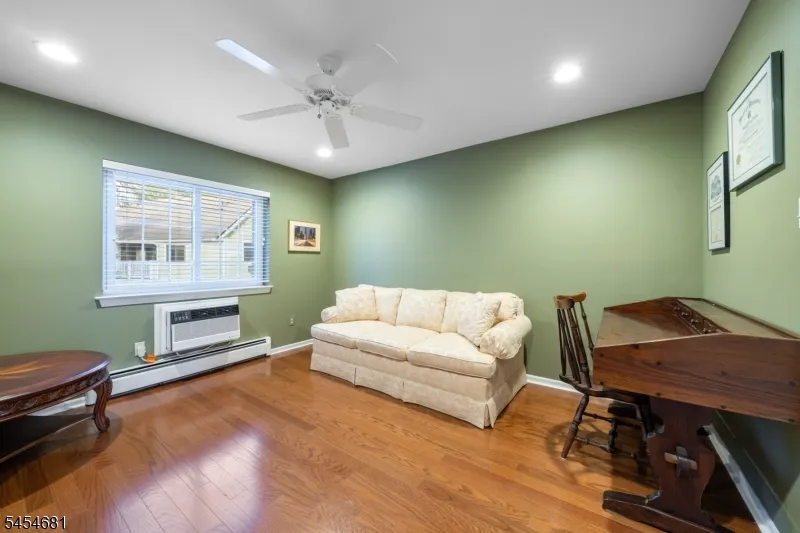 21 Foxwood Dr Morris Plains, NJ 07950