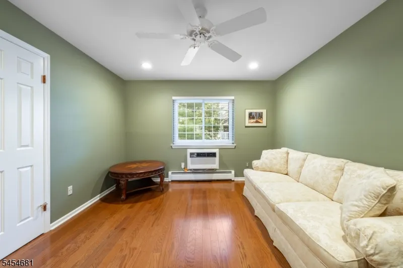 21 Foxwood Dr Morris Plains, NJ 07950