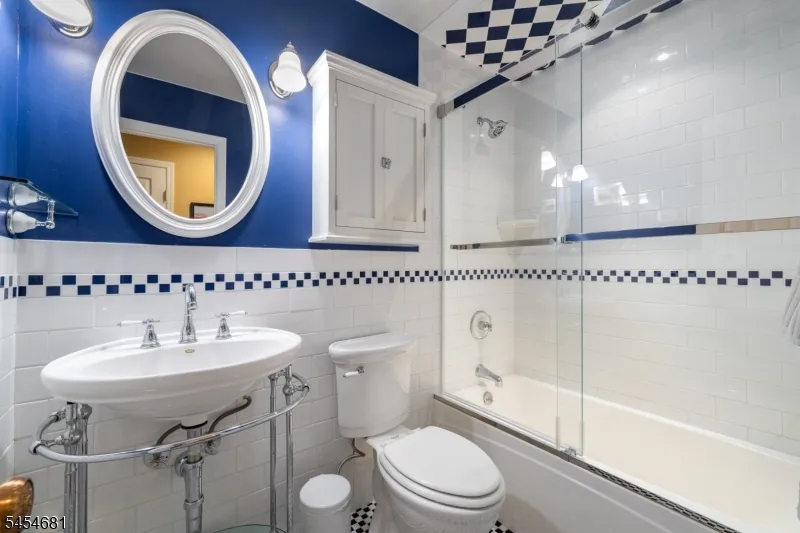 21 Foxwood Dr Morris Plains, NJ 07950