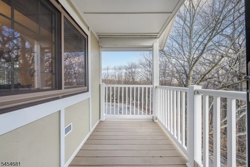 21 Foxwood Dr Morris Plains, NJ 07950
