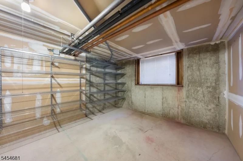 21 Foxwood Dr Morris Plains, NJ 07950