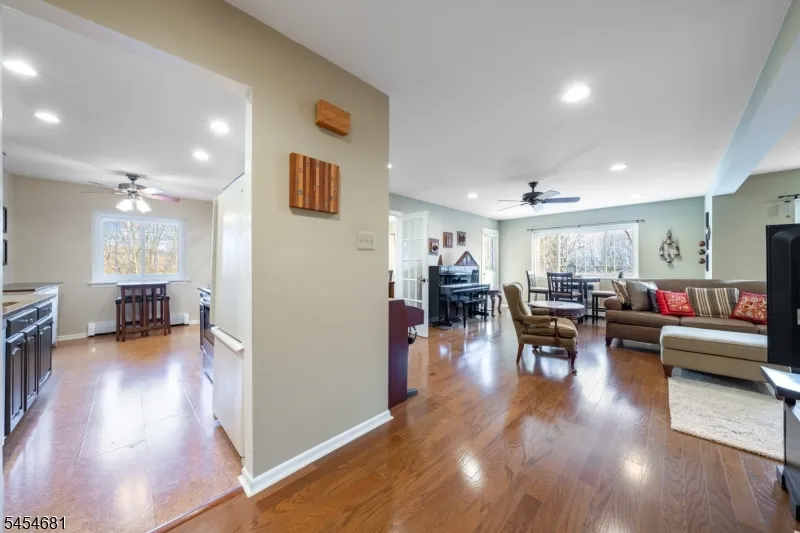 21 Foxwood Dr Morris Plains, NJ 07950