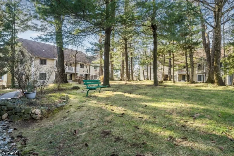 21 Foxwood Dr Morris Plains, NJ 07950