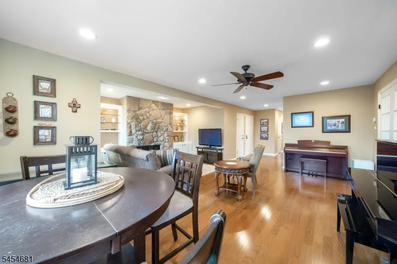 21 Foxwood Dr Morris Plains, NJ 07950