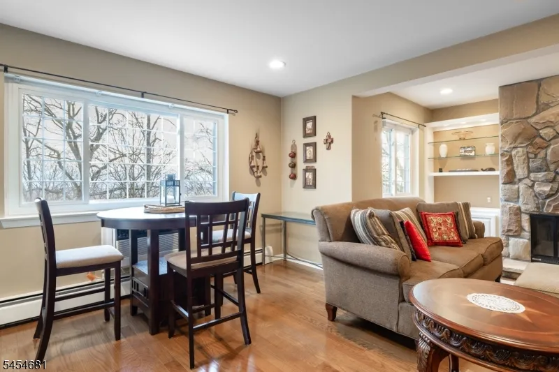 21 Foxwood Dr Morris Plains, NJ 07950