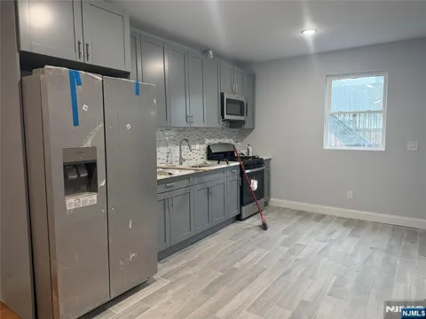 479 N 6th Street 1