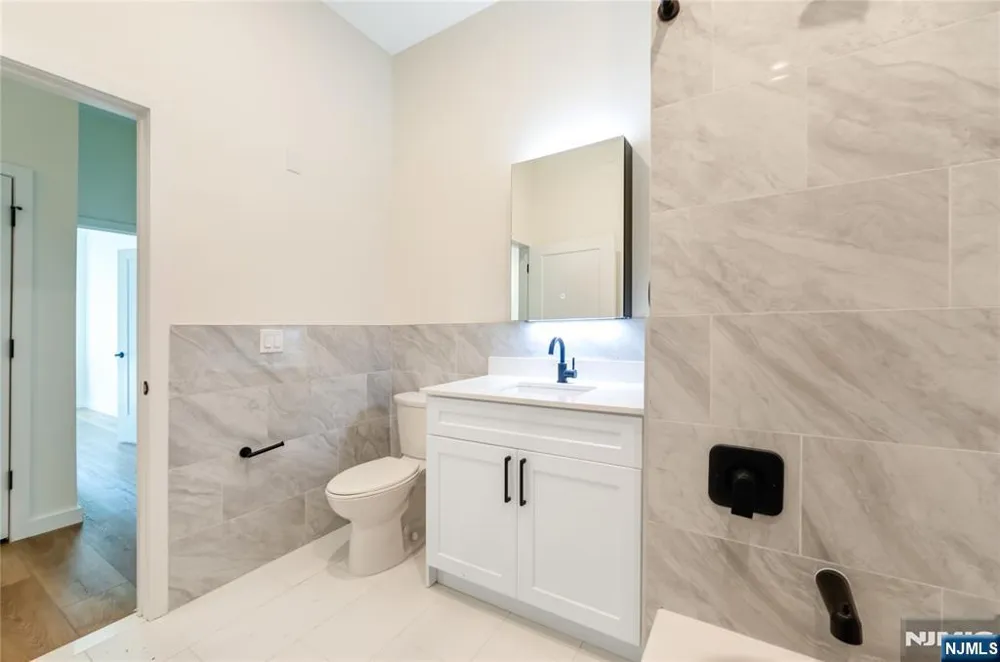 51 Queen Anne Road 405 Bogota, NJ 07603