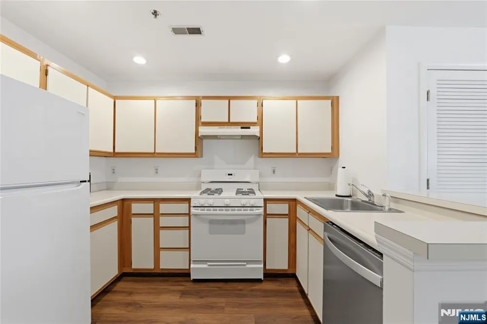 5301 Tudor Drive Pequannock Township, NJ 07444