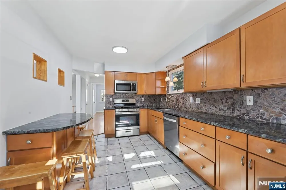 51 Day Avenue Tenafly, NJ 07670