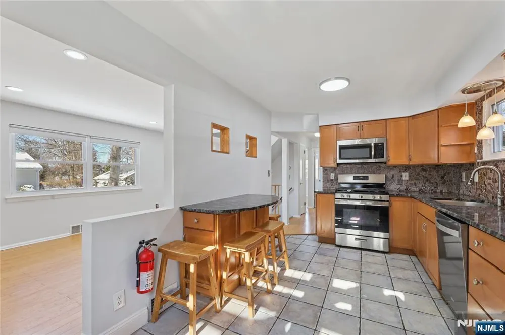51 Day Avenue Tenafly, NJ 07670