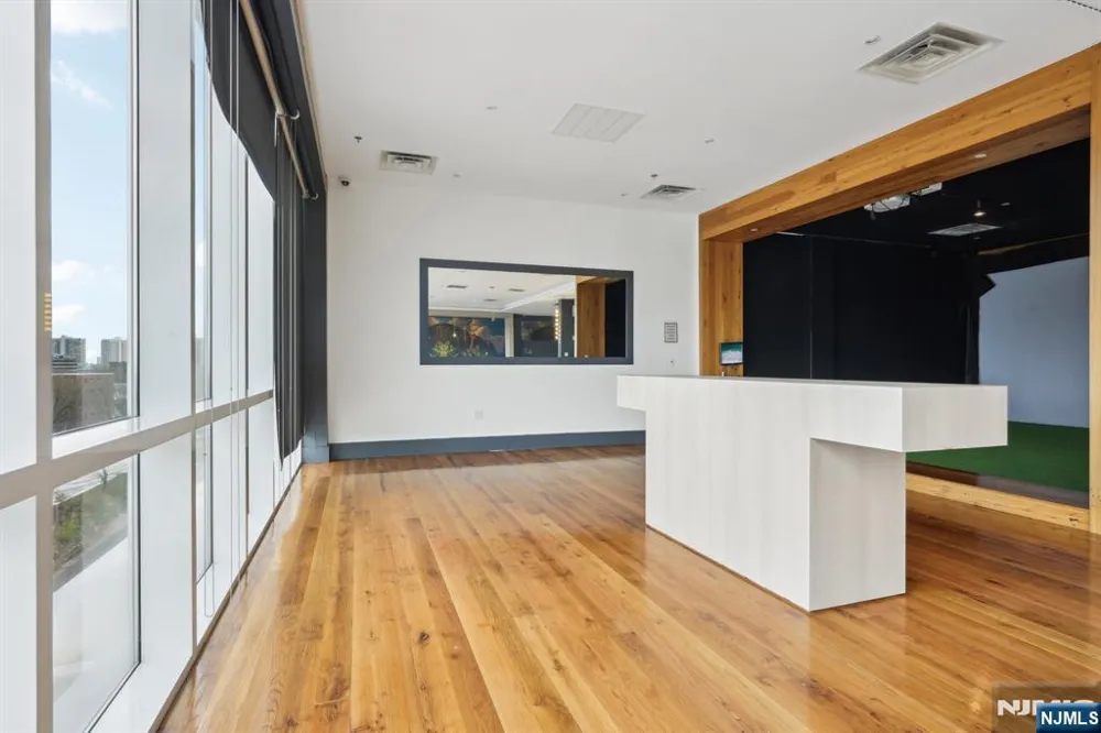 1 Executive 201 Fort Lee, NJ 07024