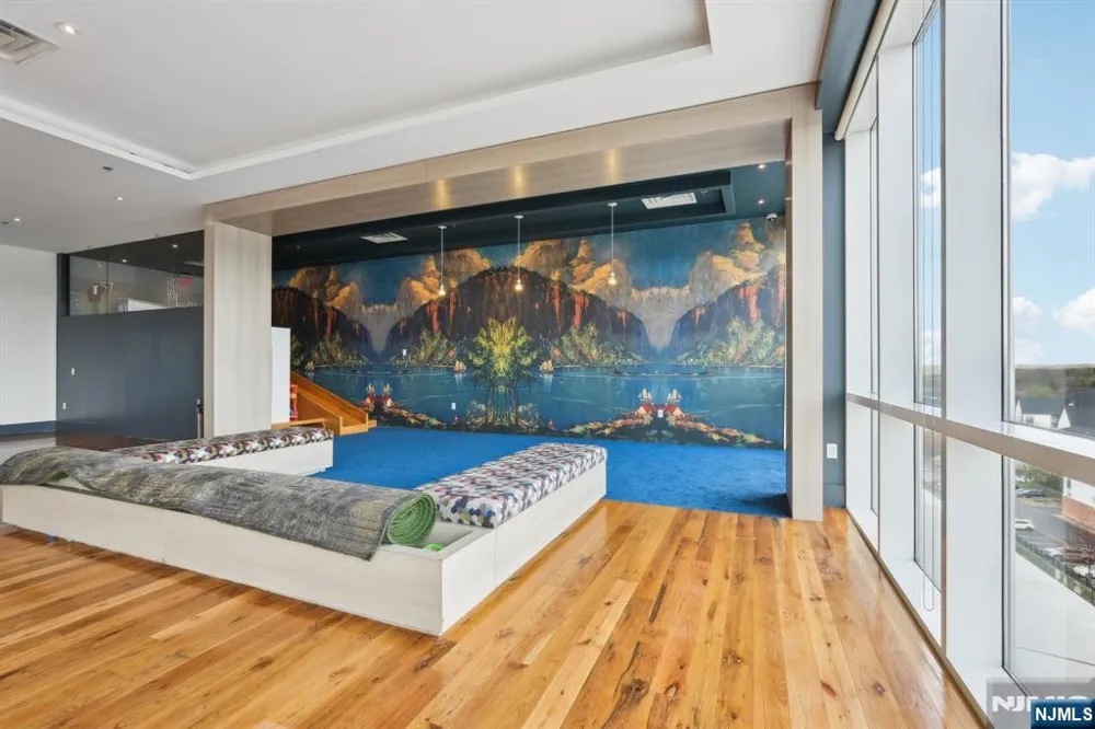 1 Executive 201 Fort Lee, NJ 07024