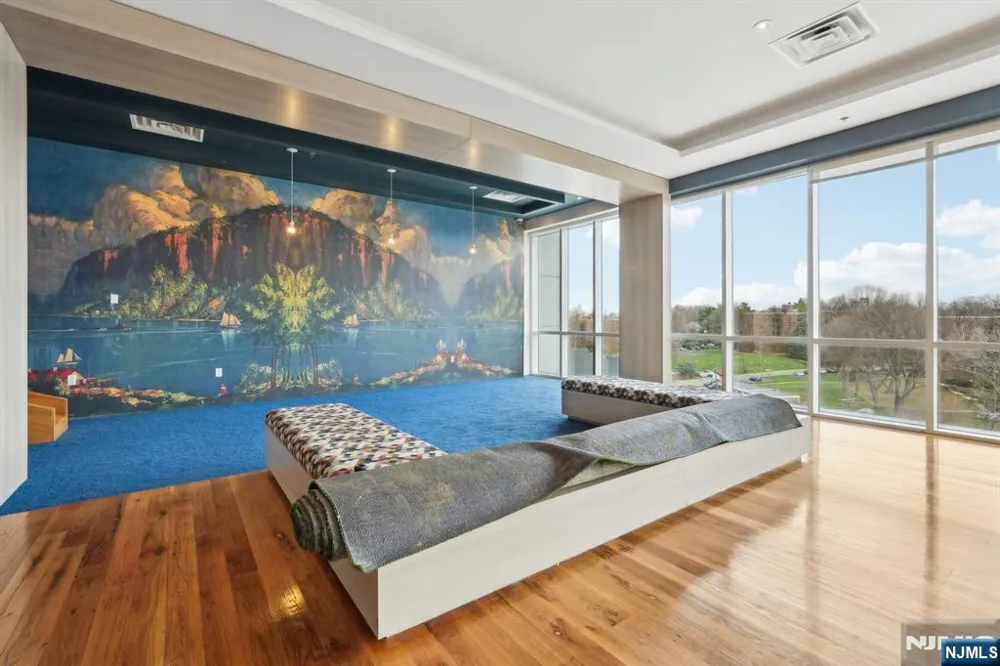 1 Executive 201 Fort Lee, NJ 07024