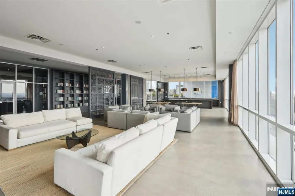 1 Executive 201 Fort Lee, NJ 07024