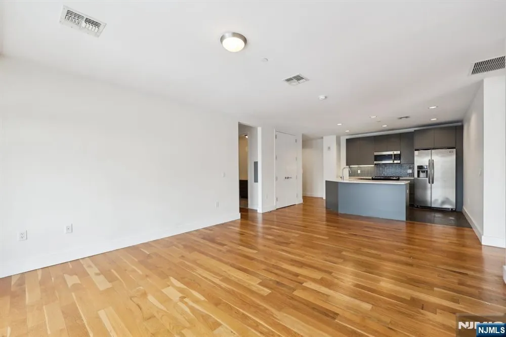 1 Executive 201 Fort Lee, NJ 07024