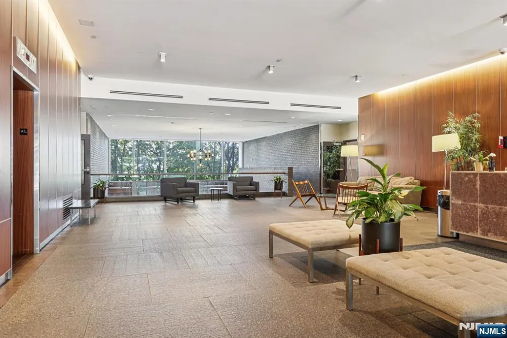 1 Executive 201 Fort Lee, NJ 07024