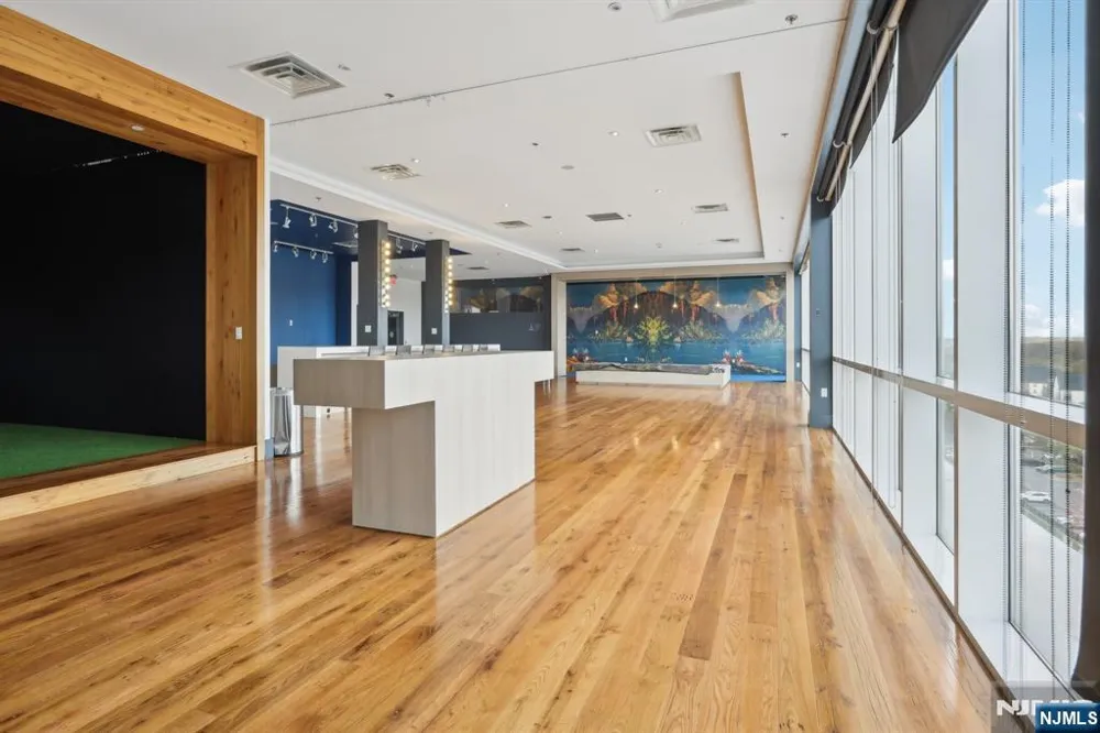 1 Executive 201 Fort Lee, NJ 07024