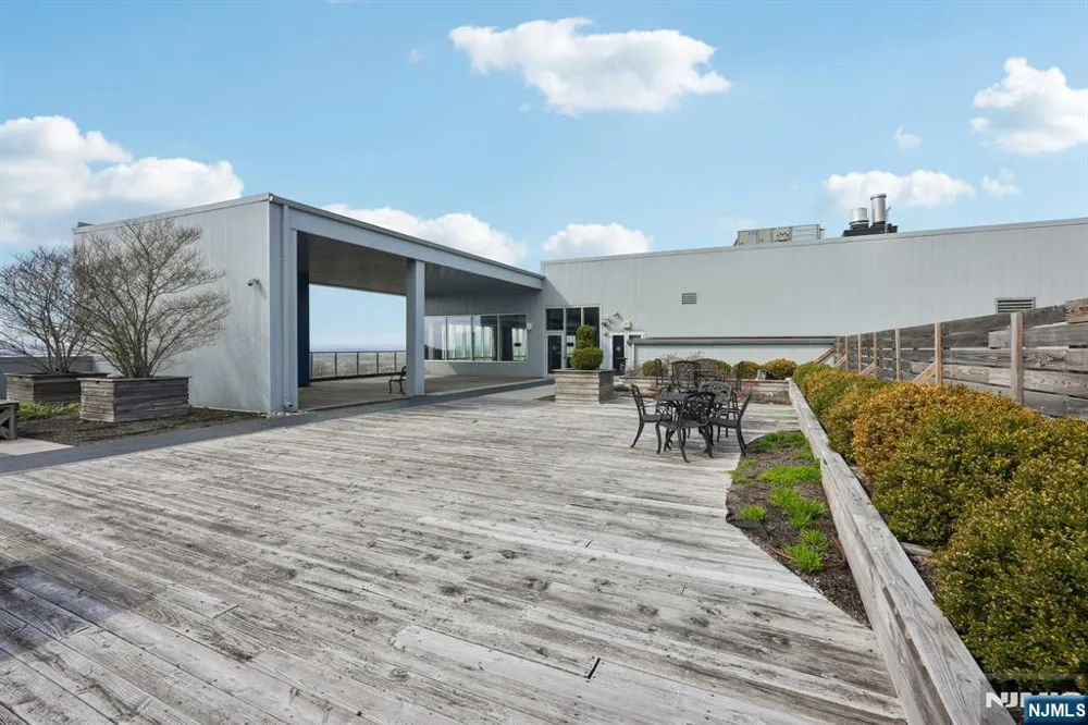 1 Executive Drive 214 Fort Lee, NJ 07024