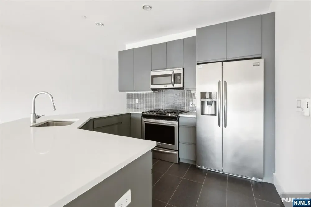 1 Executive Drive 214 Fort Lee, NJ 07024