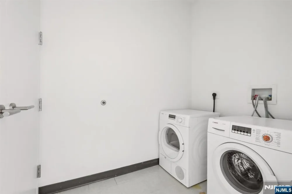 1 Executive Drive 214 Fort Lee, NJ 07024