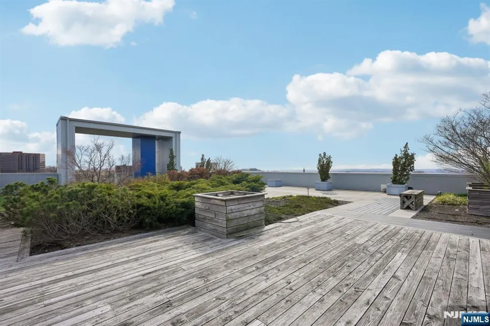 1 Executive 311 Fort Lee, NJ 07024