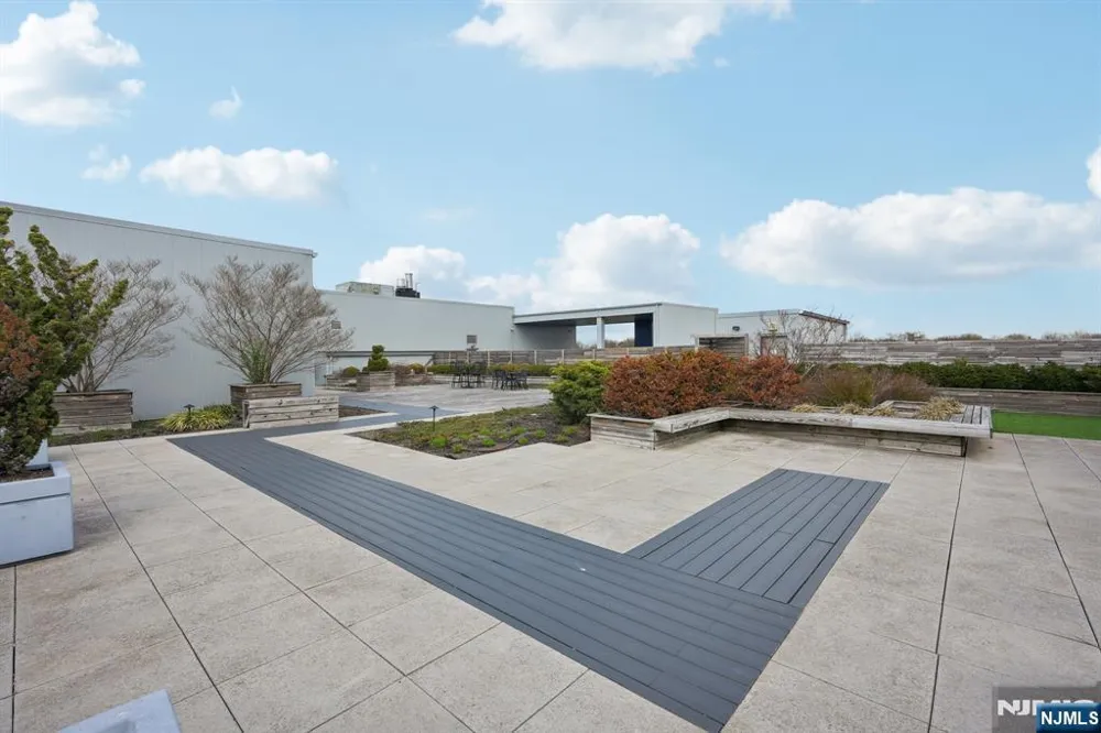 1 Executive 311 Fort Lee, NJ 07024