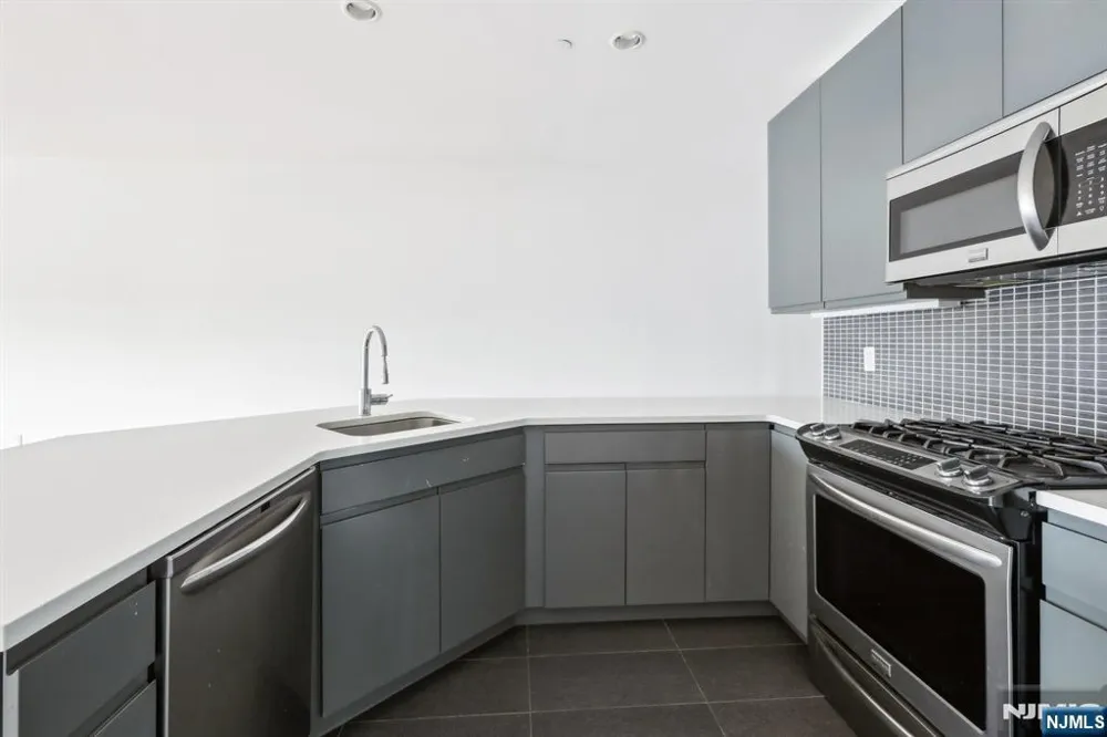 1 Executive 311 Fort Lee, NJ 07024