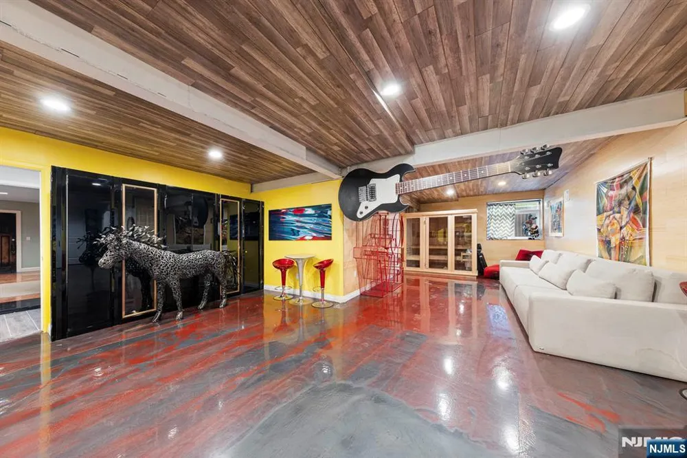 142 Hoover Drive Cresskill, NJ 07626
