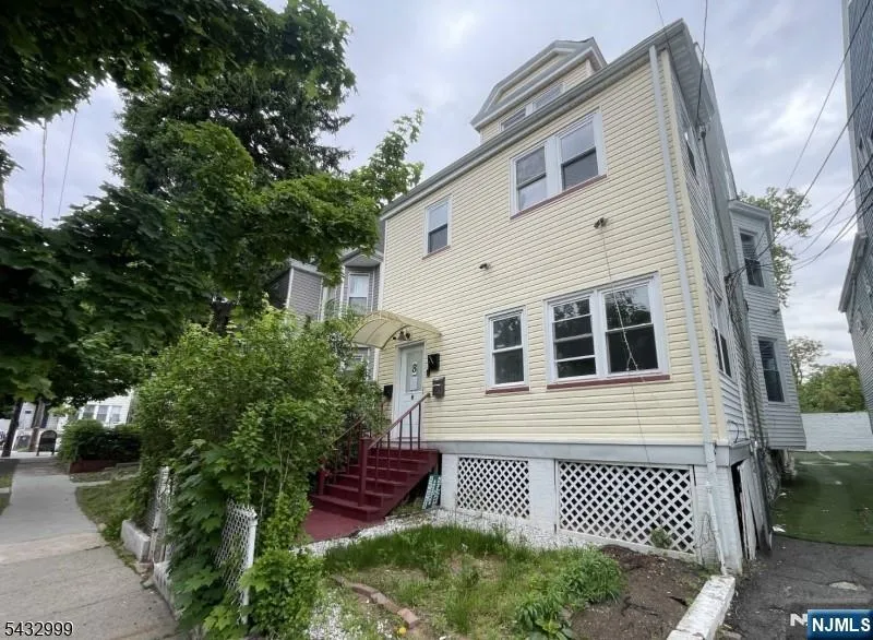 8 Treacy Avenue 1 Newark, NJ 07108
