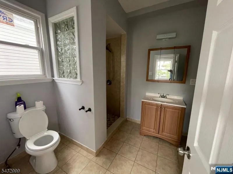8 Treacy Avenue 1 Newark, NJ 07108